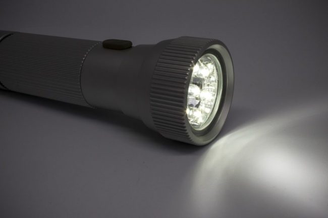 comprar-una-linterna-LED-650x433