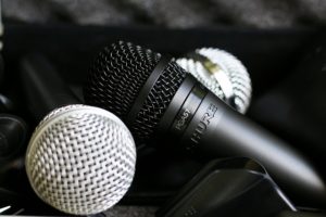micrófonos-para-cantar-300x200